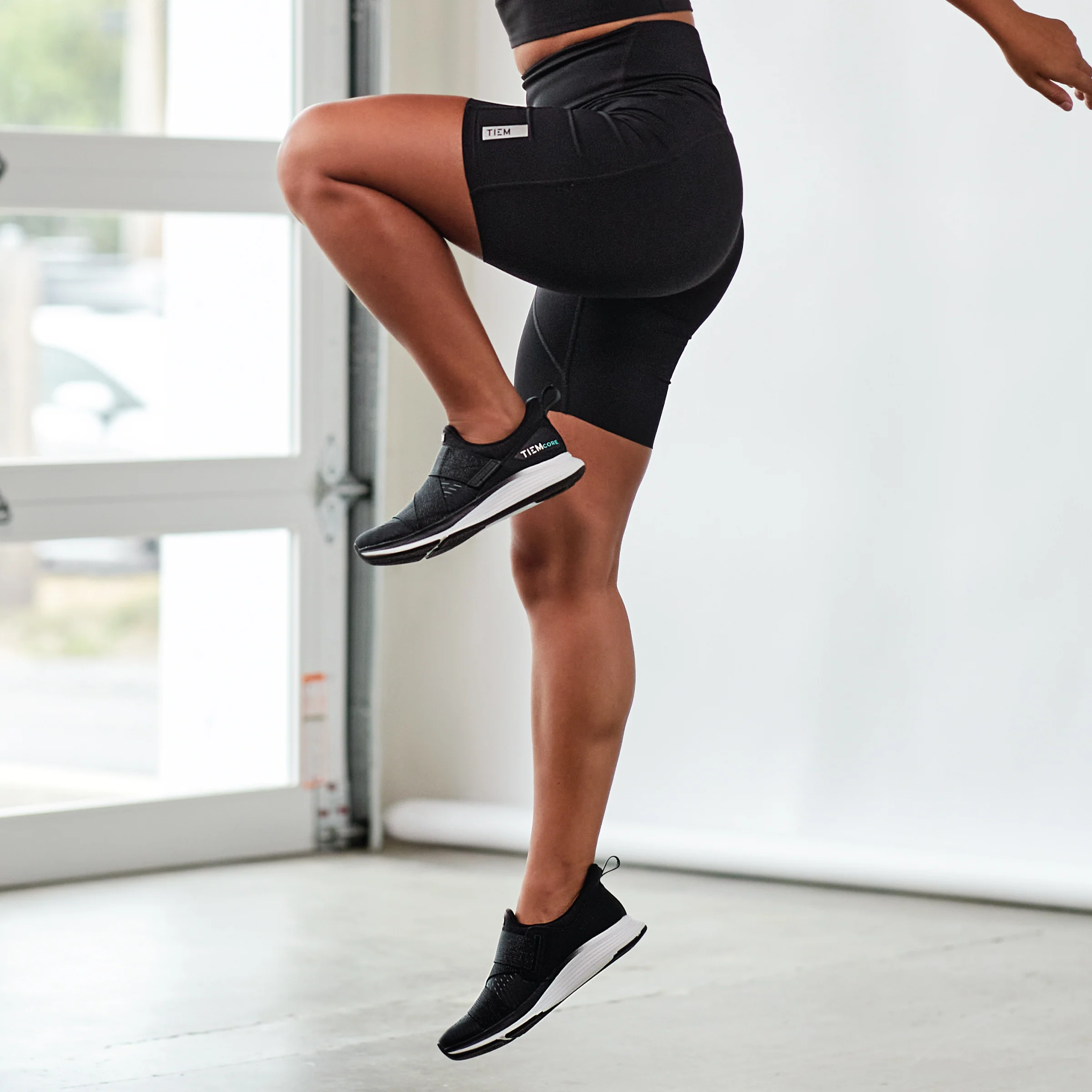 Aero Lite II Bike Short - Black - Image 9